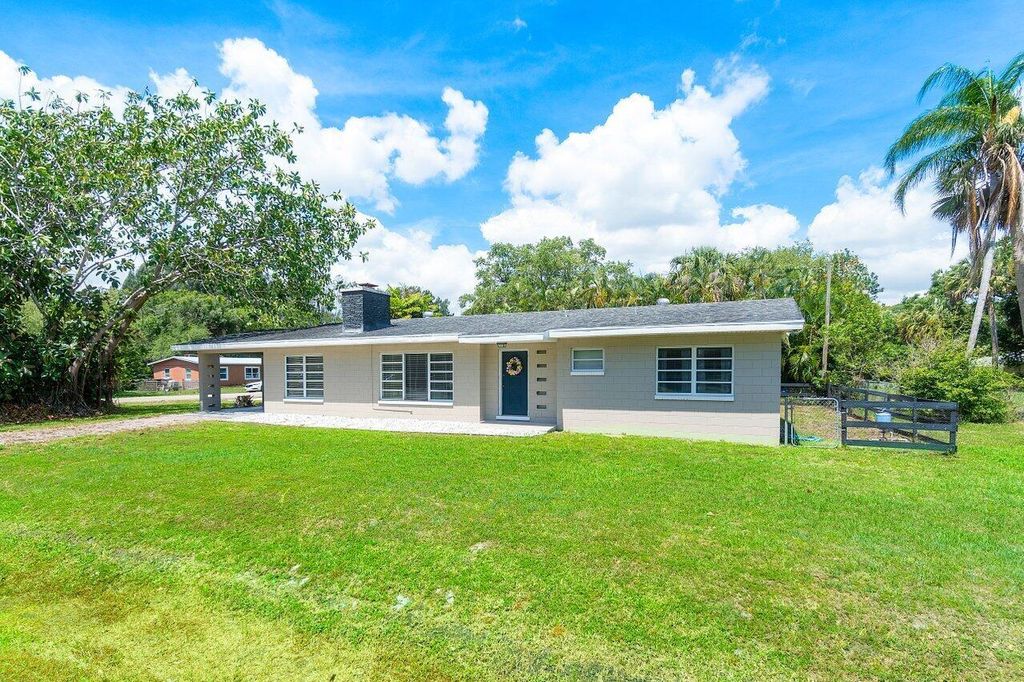 Photo of 5311 Oleander Avenue, Fort Pierce, FL 34982 (MLS # R10993672)