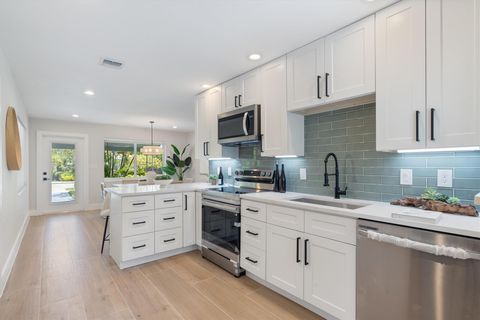 860 NE 34th St Oakland Park FL 33334