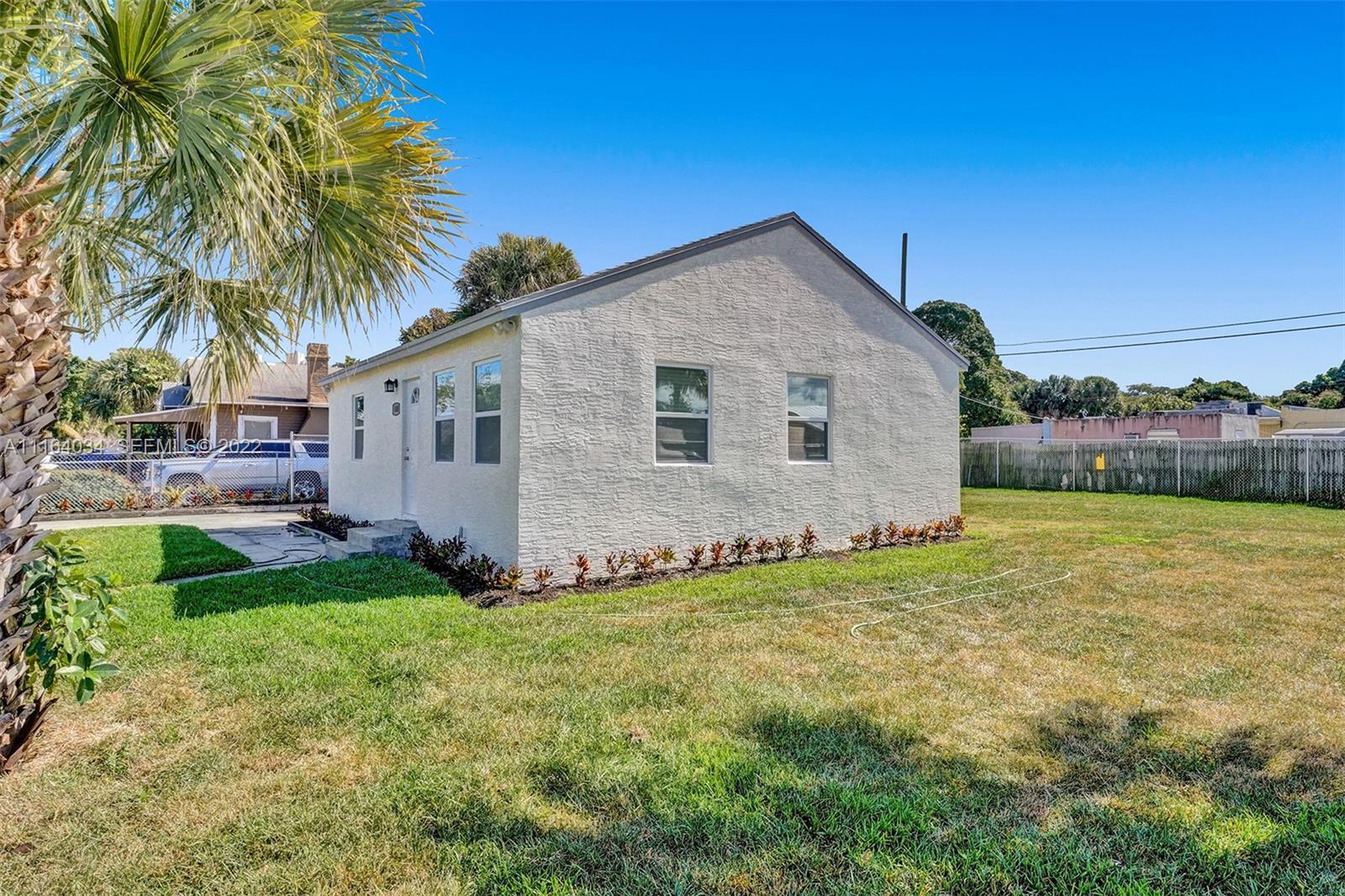 NORTH PALM BCH 4 - Residential Lease