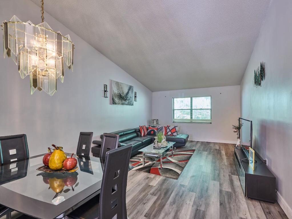 STRATHMORE GATE WEST UNIT THREE - Residential