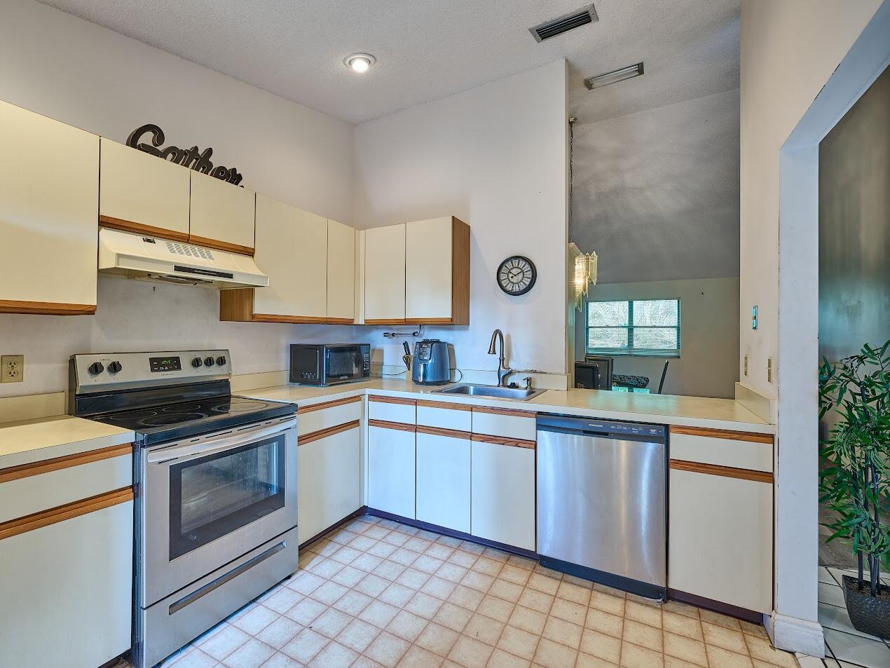 STRATHMORE GATE WEST UNIT - Residential