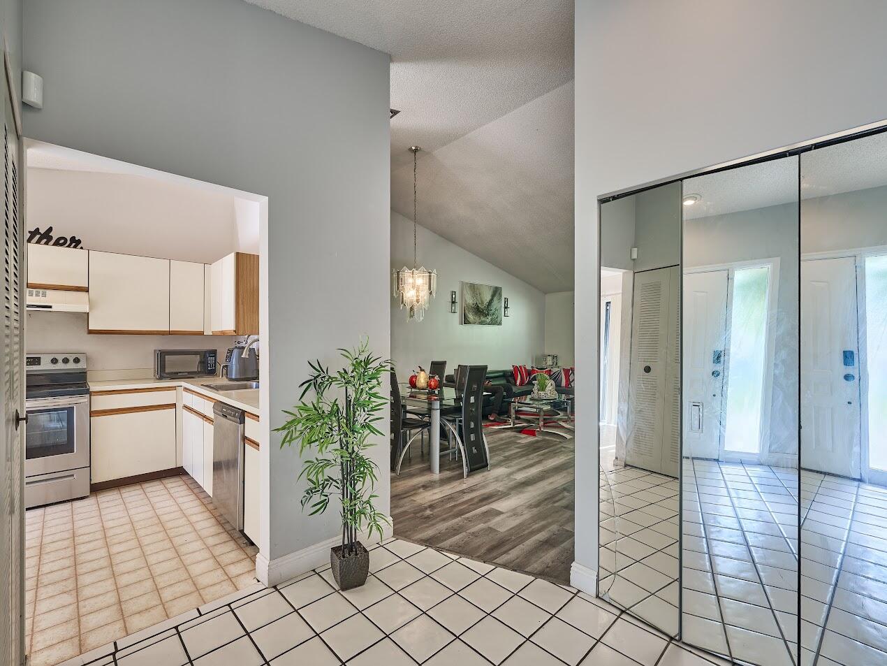 STRATHMORE GATE WEST UNIT - Residential