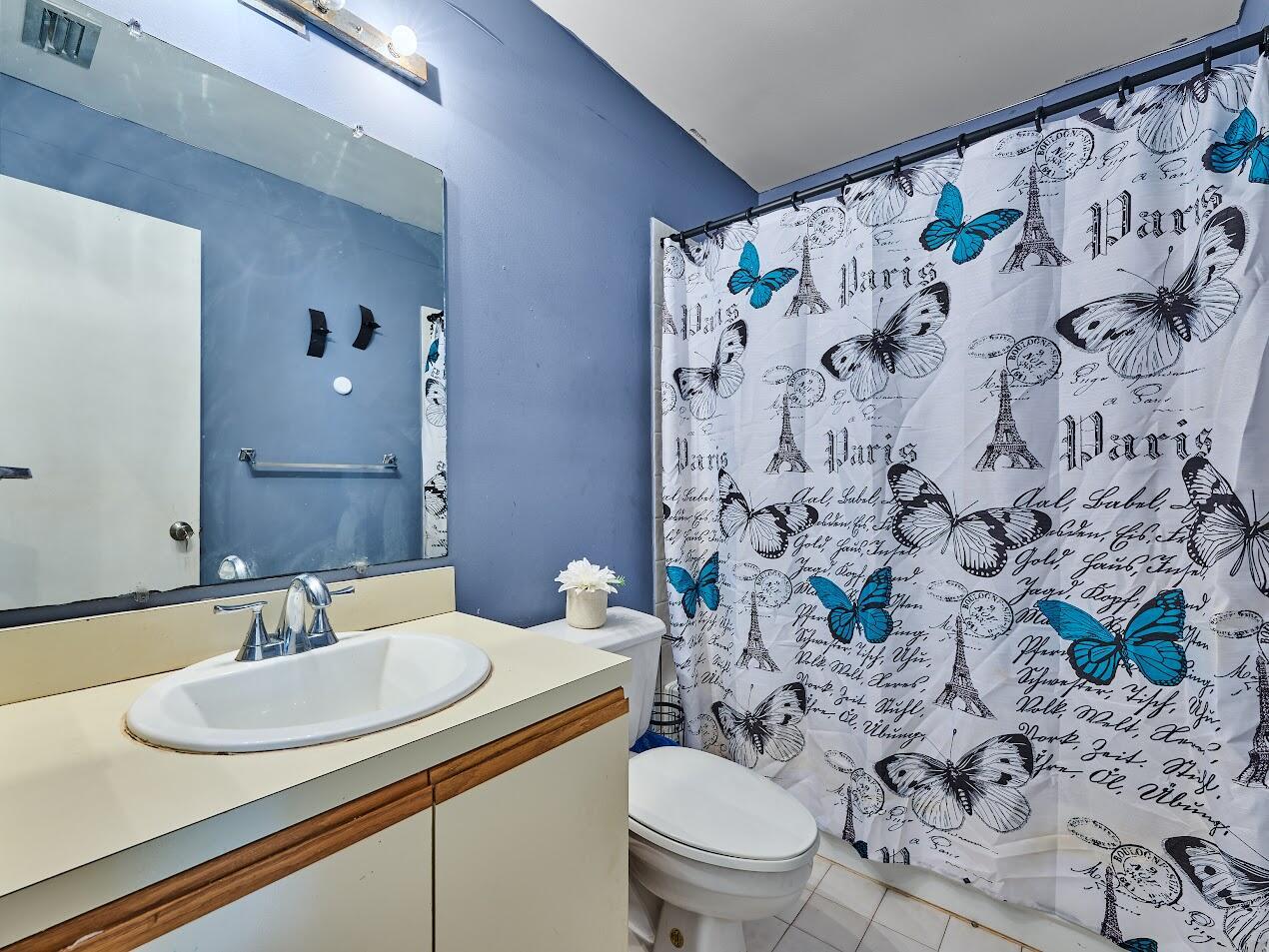 STRATHMORE GATE WEST UNIT - Residential