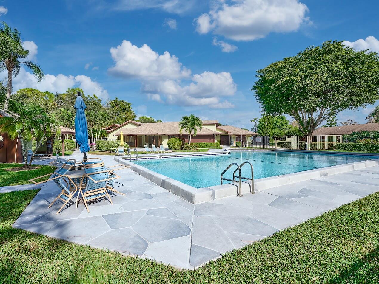 STRATHMORE GATE WEST UNIT - Residential