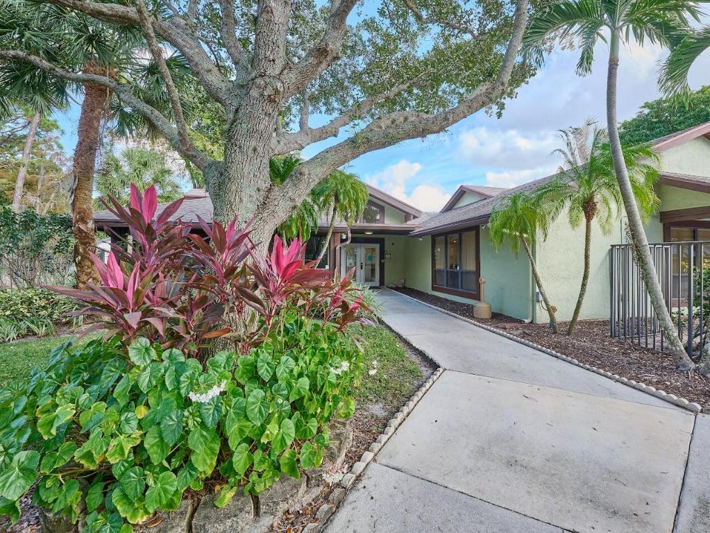 STRATHMORE GATE WEST UNIT THREE - Residential