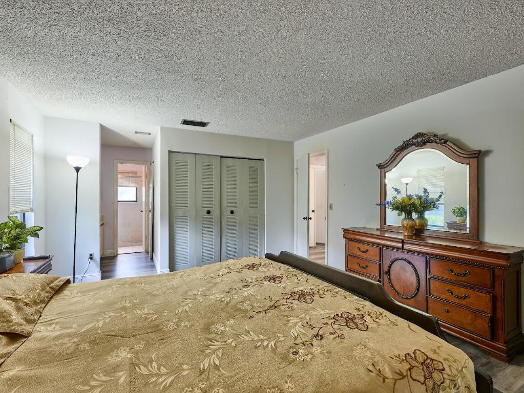 STRATHMORE GATE WEST UNIT THREE - Residential