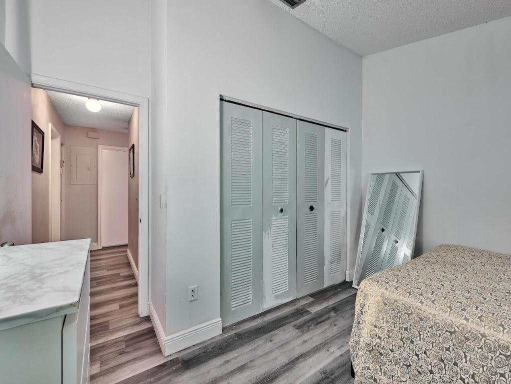 STRATHMORE GATE WEST UNIT THREE - Residential