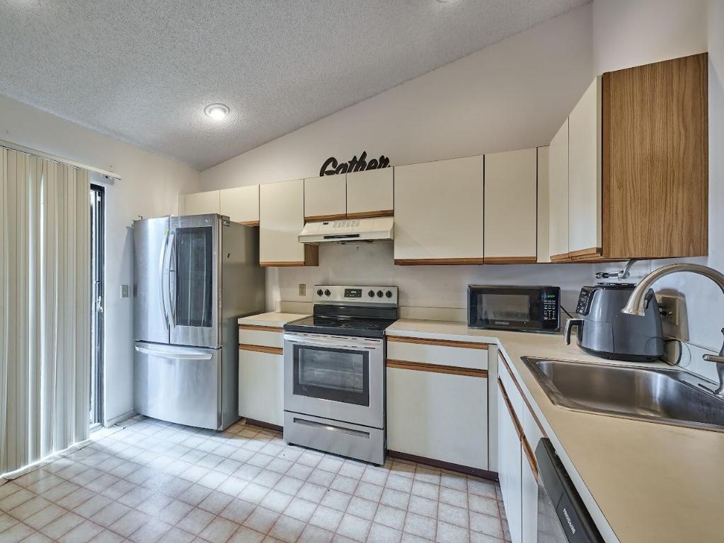 STRATHMORE GATE WEST UNIT THREE - Residential