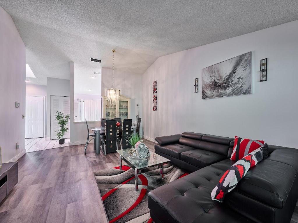 STRATHMORE GATE WEST UNIT THREE - Residential