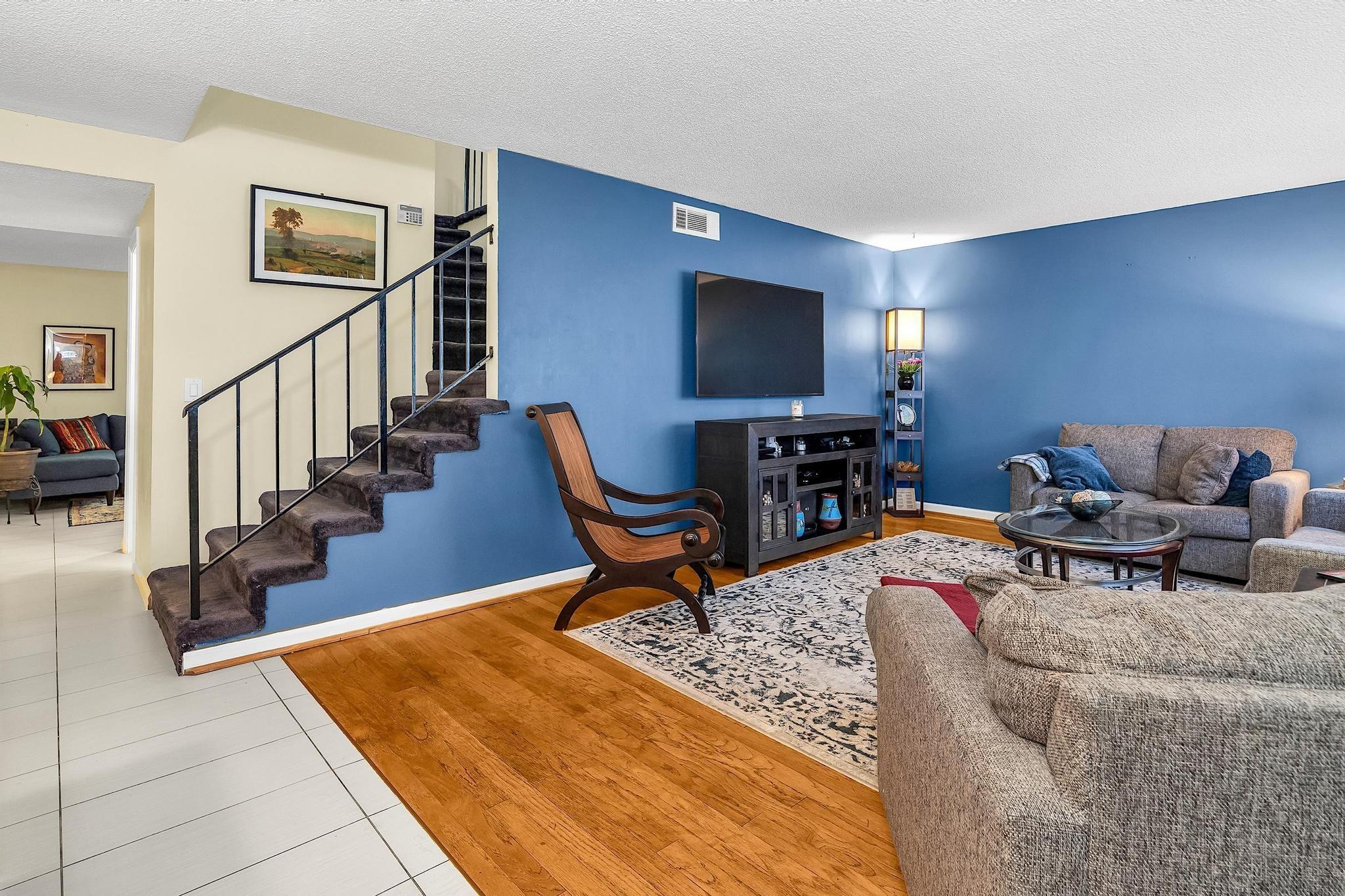 33 Matador Ln 8-21