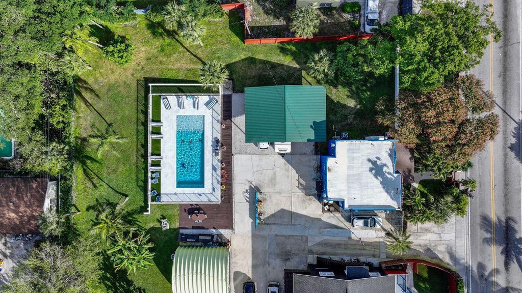 Photo of 909 N A Street, Lake Worth Beach, FL 33460 (MLS # R11131995)