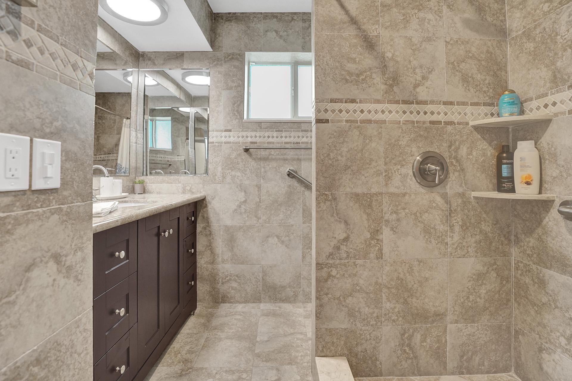 PARK ROAD MANOR / HOLLYWOOD HILLS - Residential