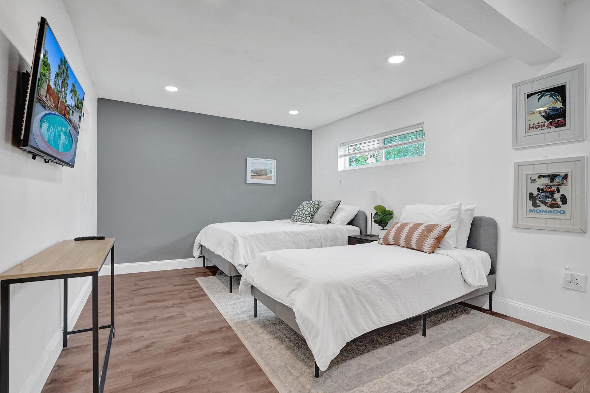 PARK ROAD MANOR / HOLLYWOOD HILLS - Residential