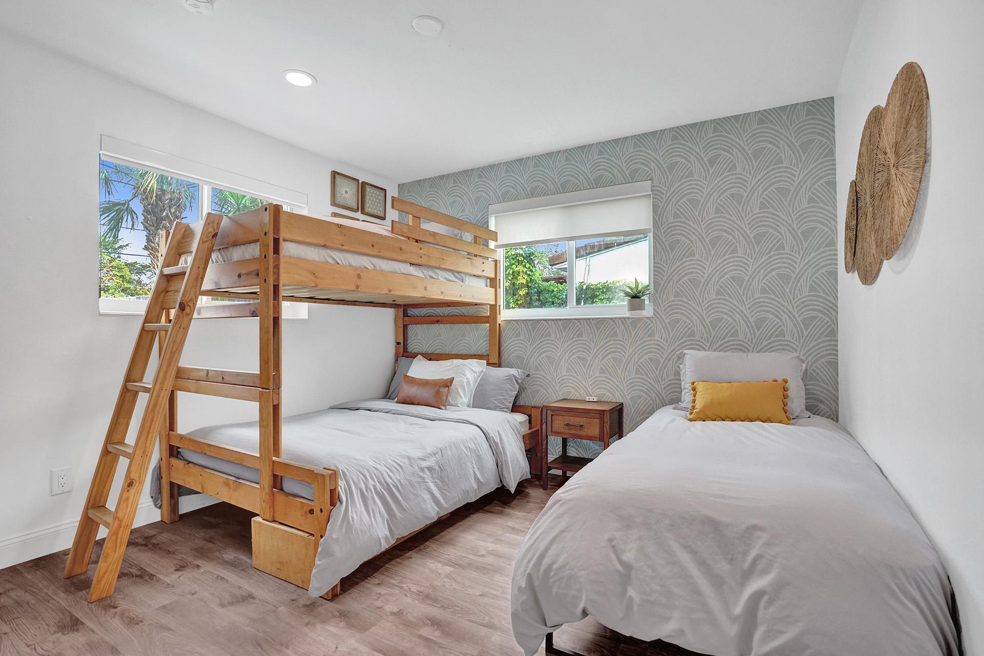 PARK ROAD MANOR / HOLLYWOOD HILLS - Residential