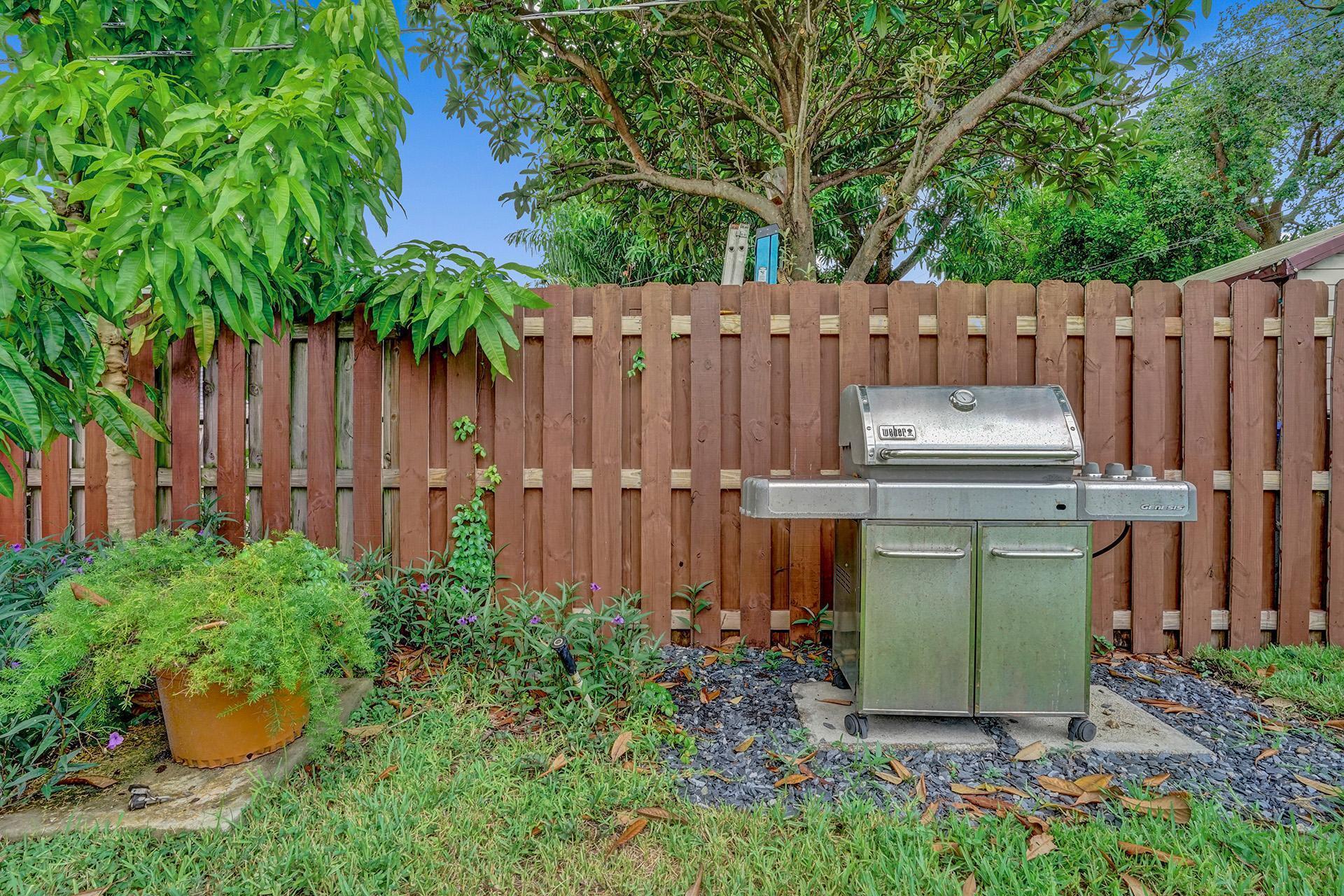 PARK ROAD MANOR / HOLLYWOOD HILLS - Residential