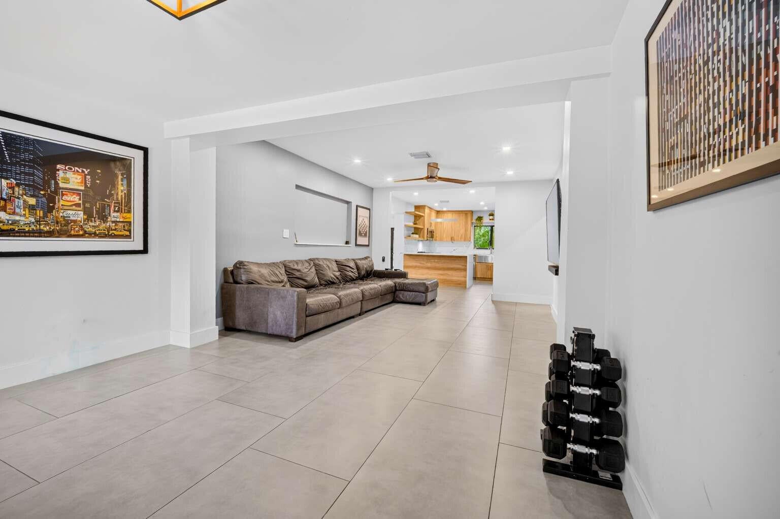 125 NE 146TH Street, Miami, FL, 33161/$950,000 4 125 NE 146TH Street
