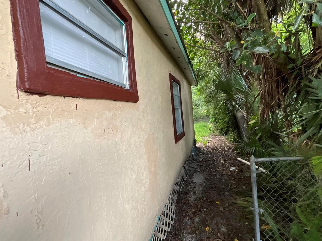 Photo of 435 N 15th Street, Fort Pierce, FL 34950 (MLS # R11130241)