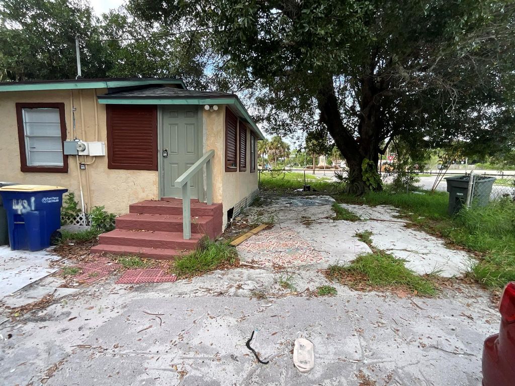 Photo of 435 N 15th Street, Fort Pierce, FL 34950 (MLS # R11130241)