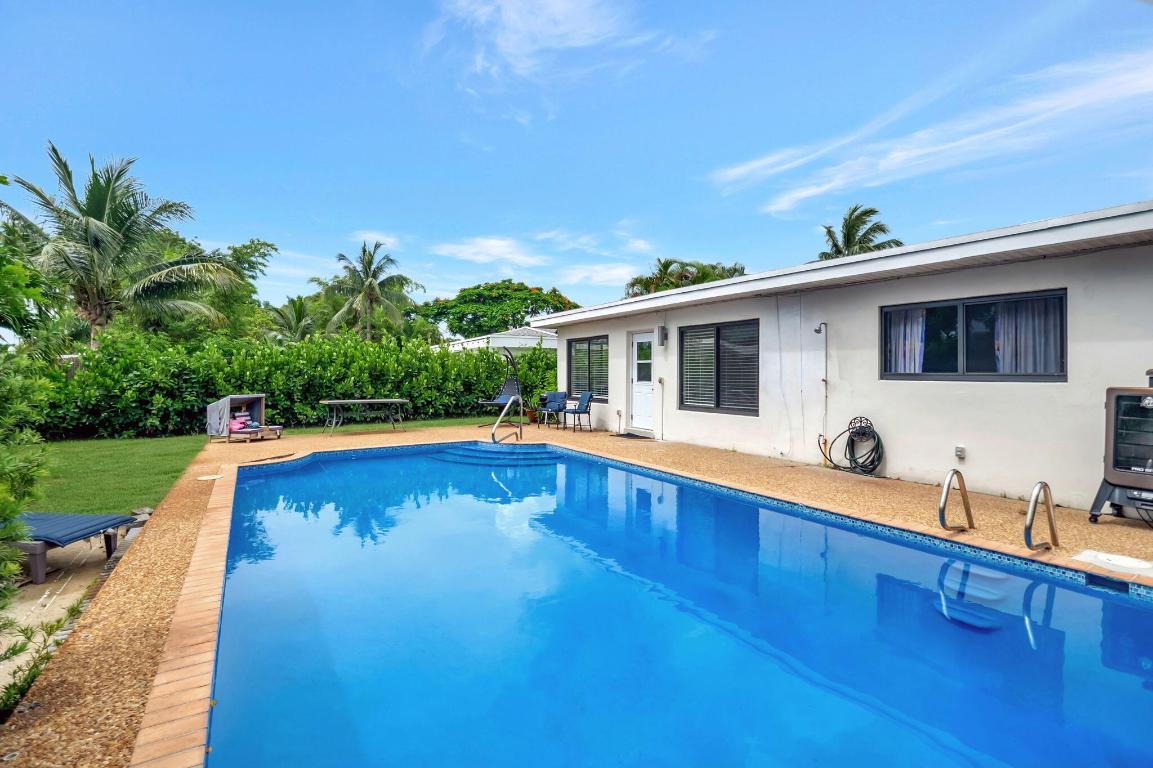 PRIVATE POOL - Residential Lease