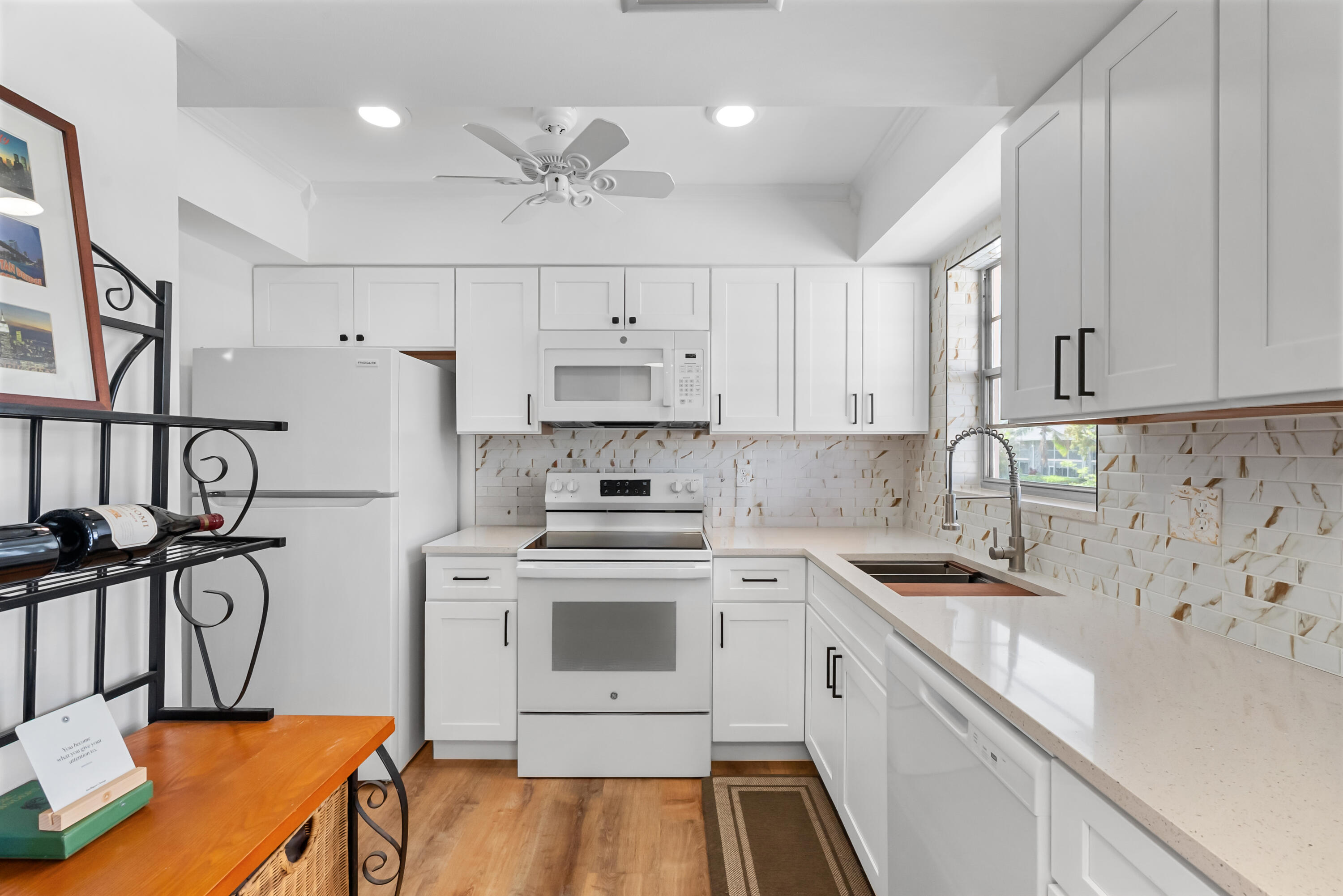 THE LITTLE CLUB CONDO - Residential