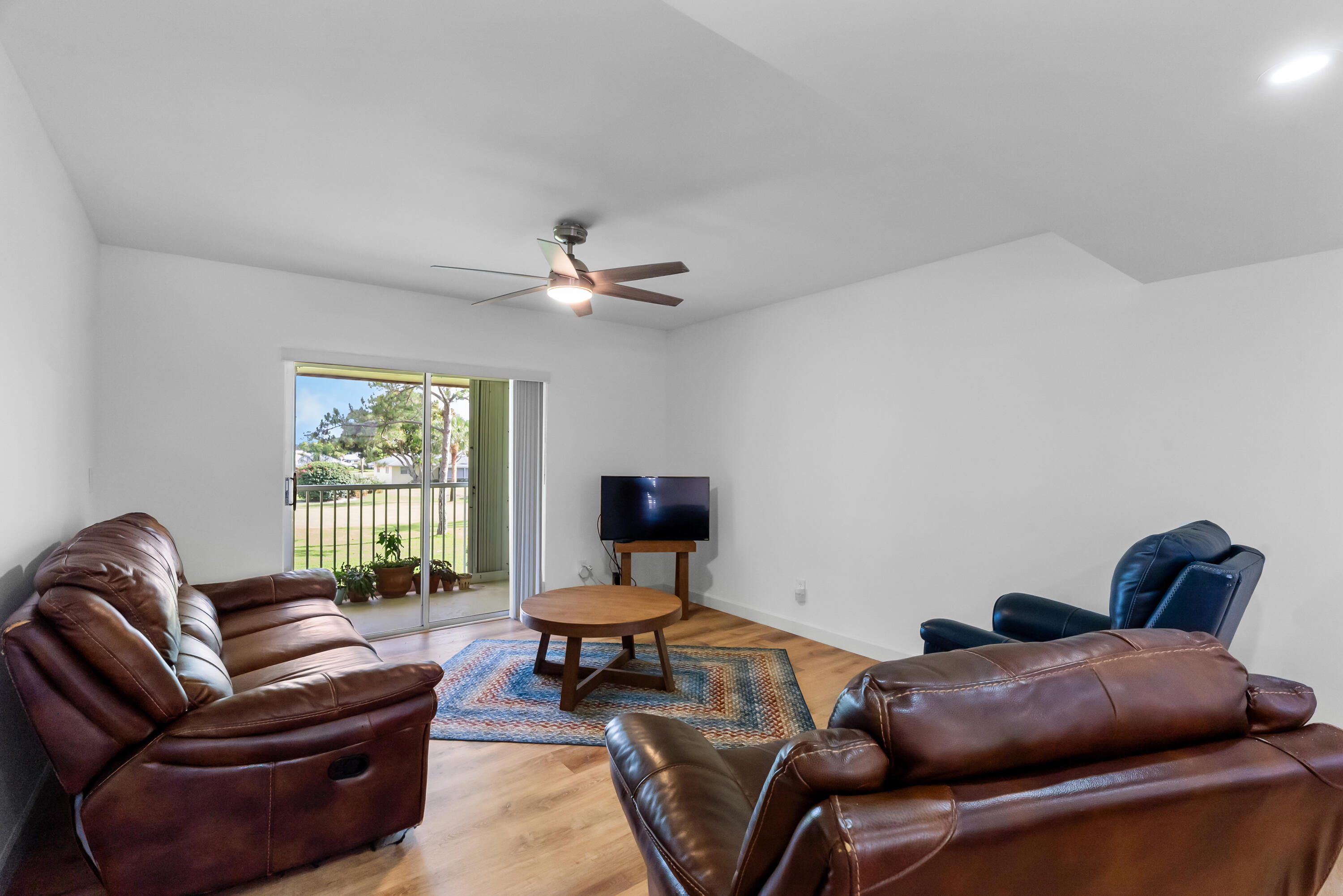 THE LITTLE CLUB CONDO - Residential