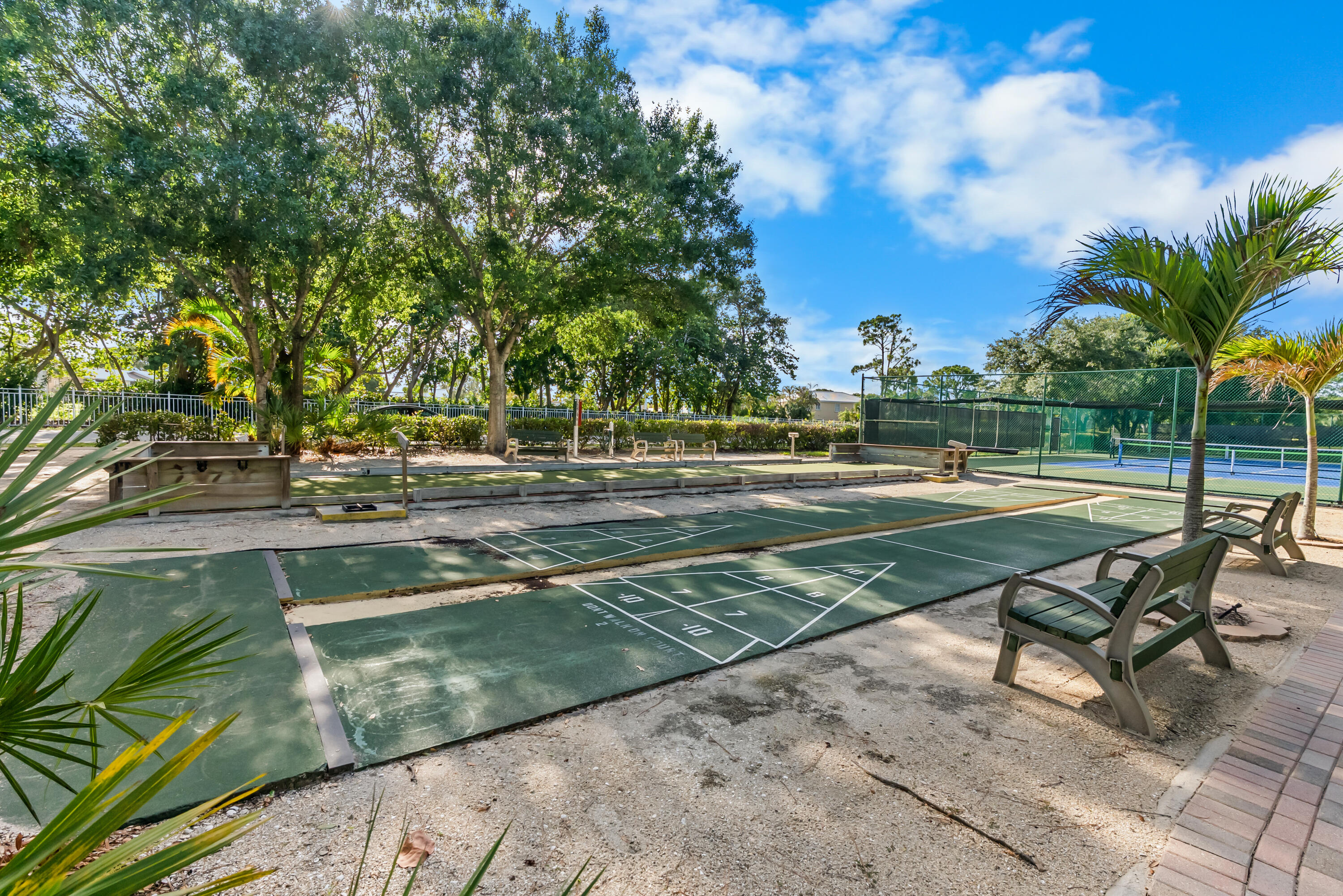 THE LITTLE CLUB CONDO - Residential