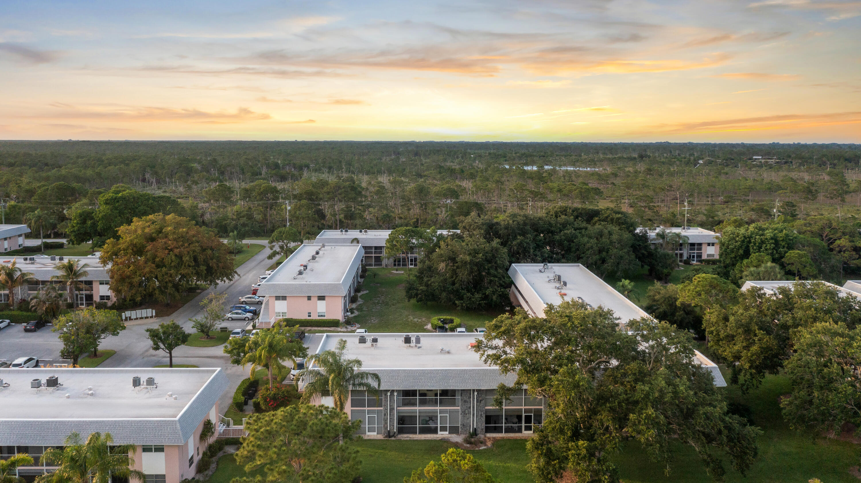 THE LITTLE CLUB CONDO - Residential