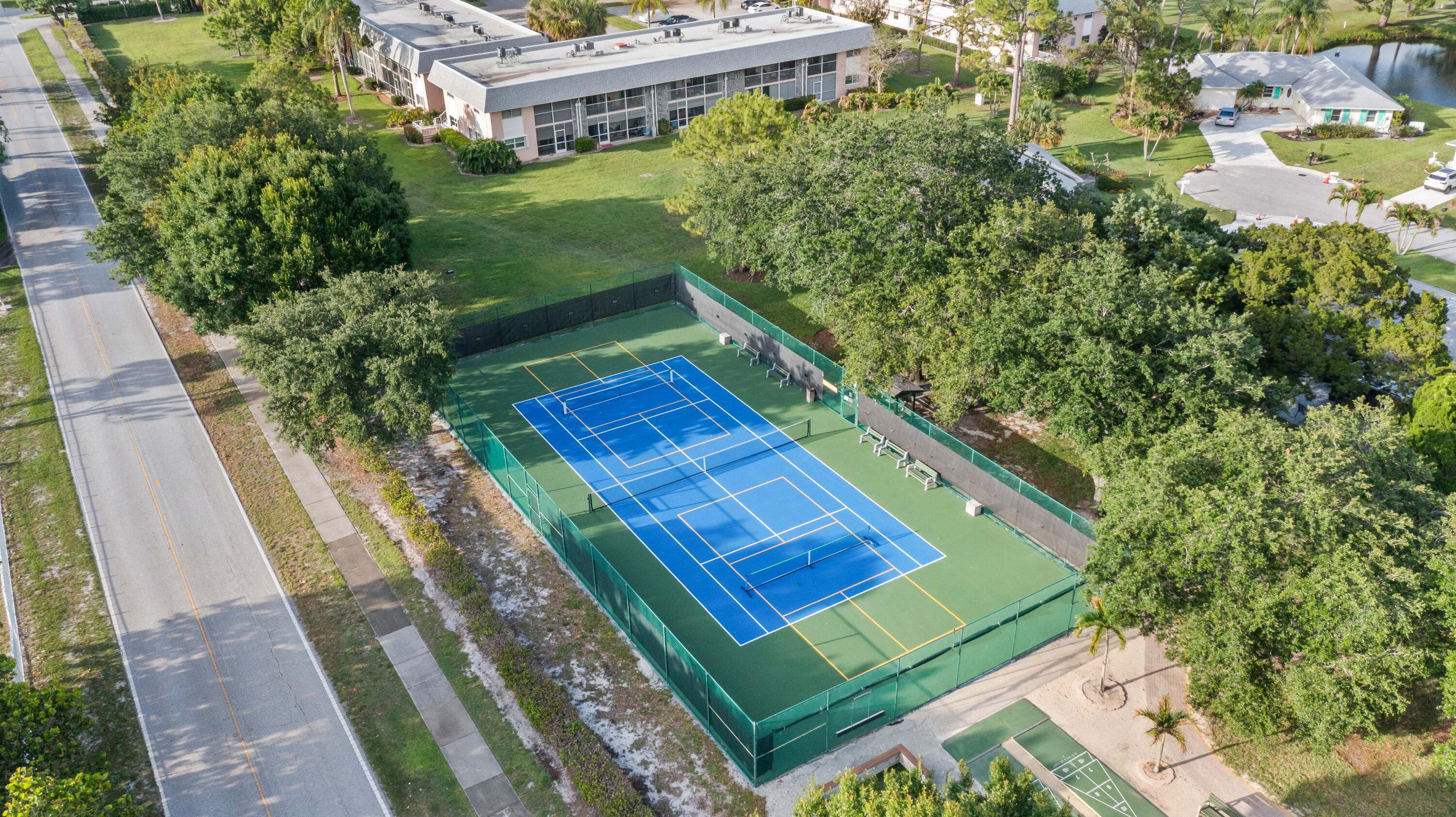 THE LITTLE CLUB CONDO - Residential