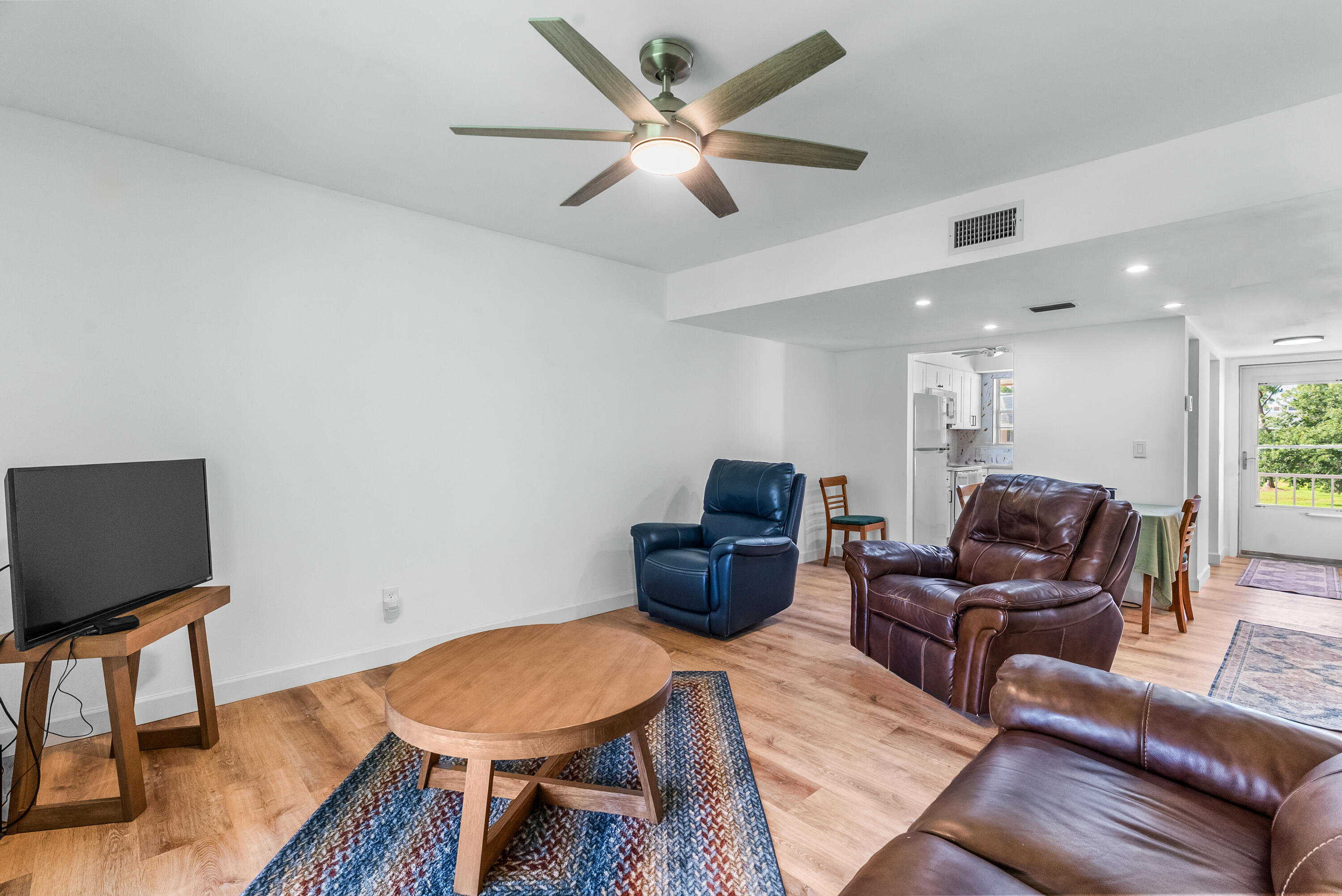 THE LITTLE CLUB CONDO - Residential