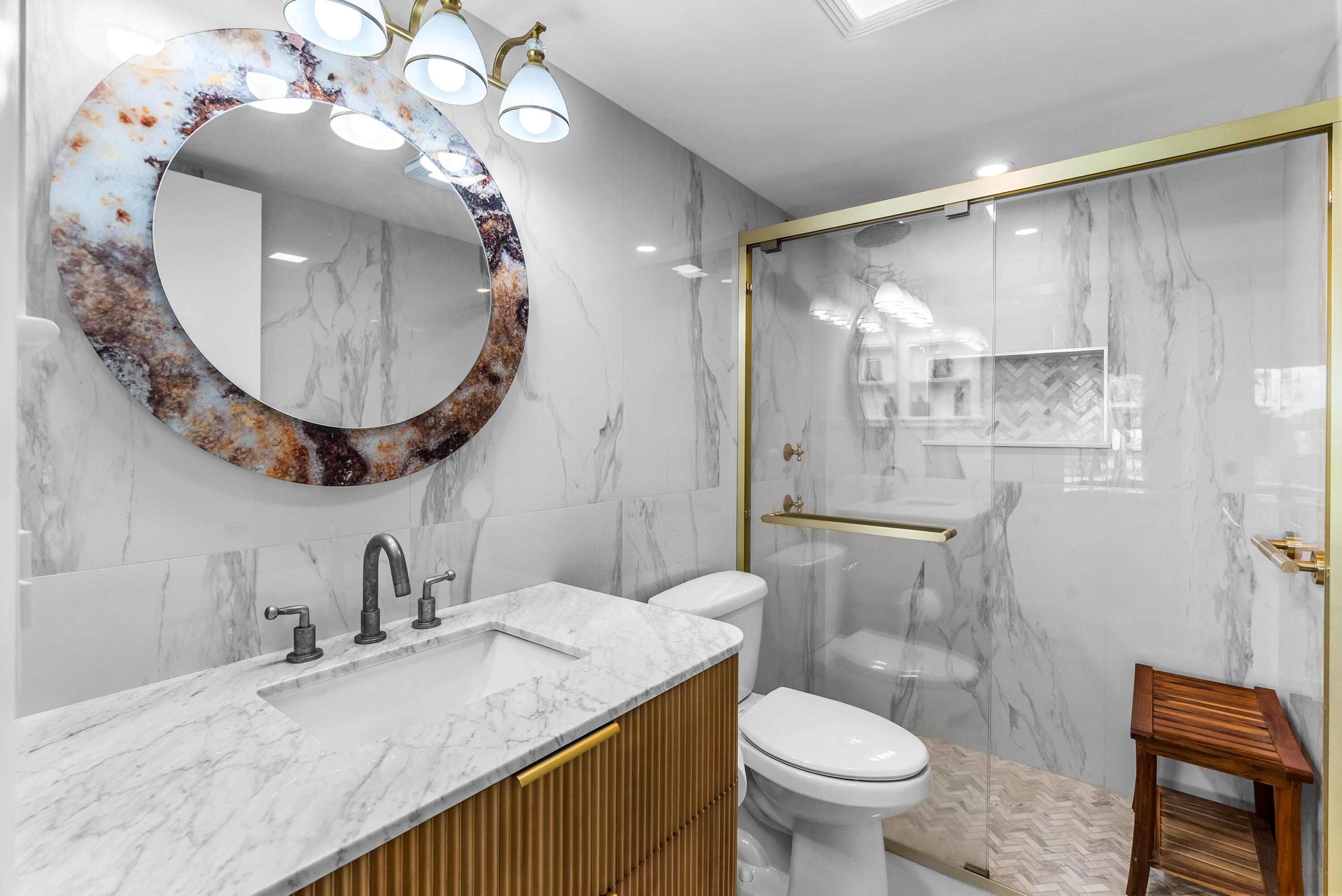 THE LITTLE CLUB CONDO - Residential