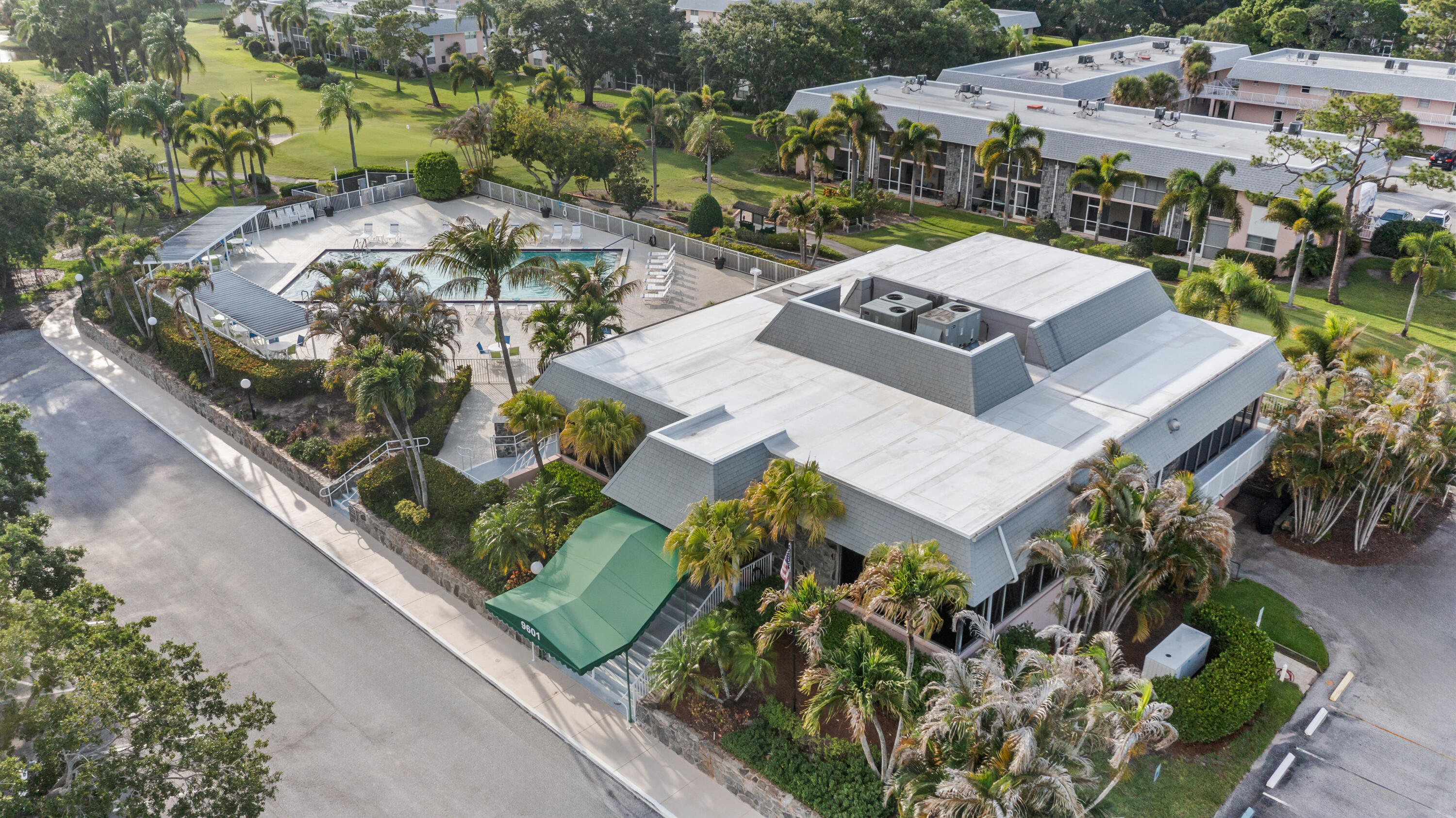THE LITTLE CLUB CONDO - Residential