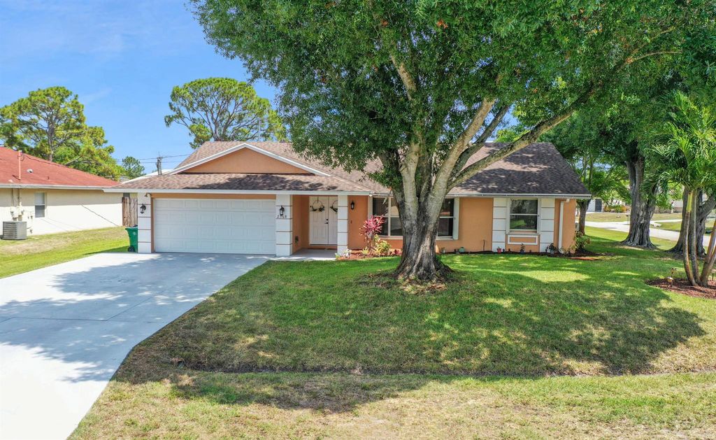 Photo of 2568 SW Grotto Circle, Port Saint Lucie, FL 34953 (MLS # R10995892)