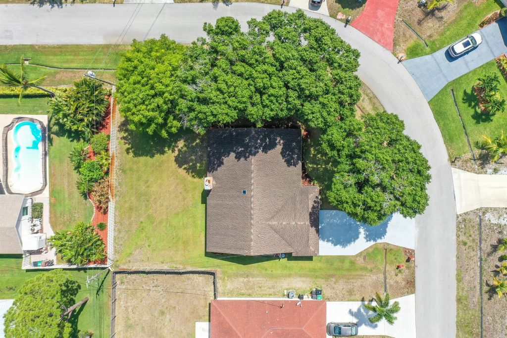 Photo of 2568 SW Grotto Circle, Port Saint Lucie, FL 34953 (MLS # R10995892)