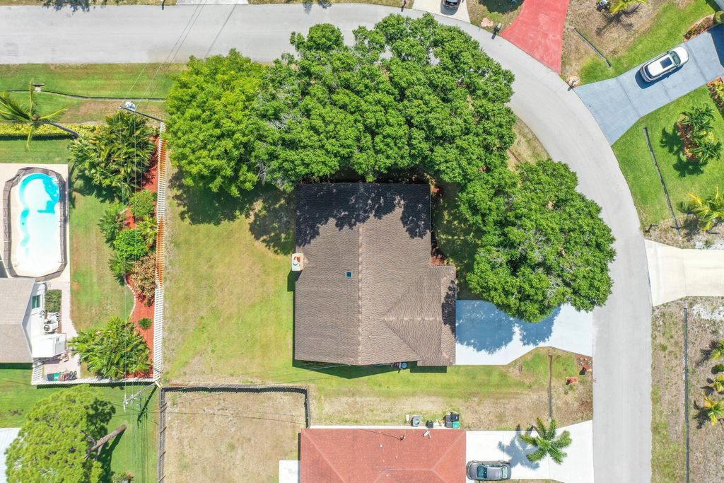 Photo of 2568 SW Grotto Circle, Port Saint Lucie, FL 34953 (MLS # R10995892)