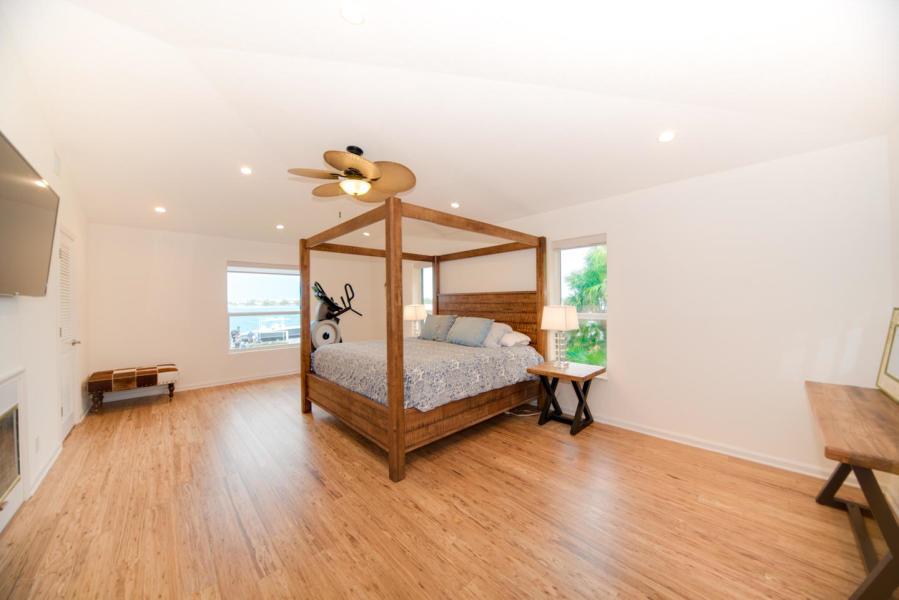 BEACH SHORES - Residential