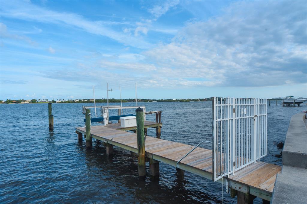 BEACH SHORES - Residential