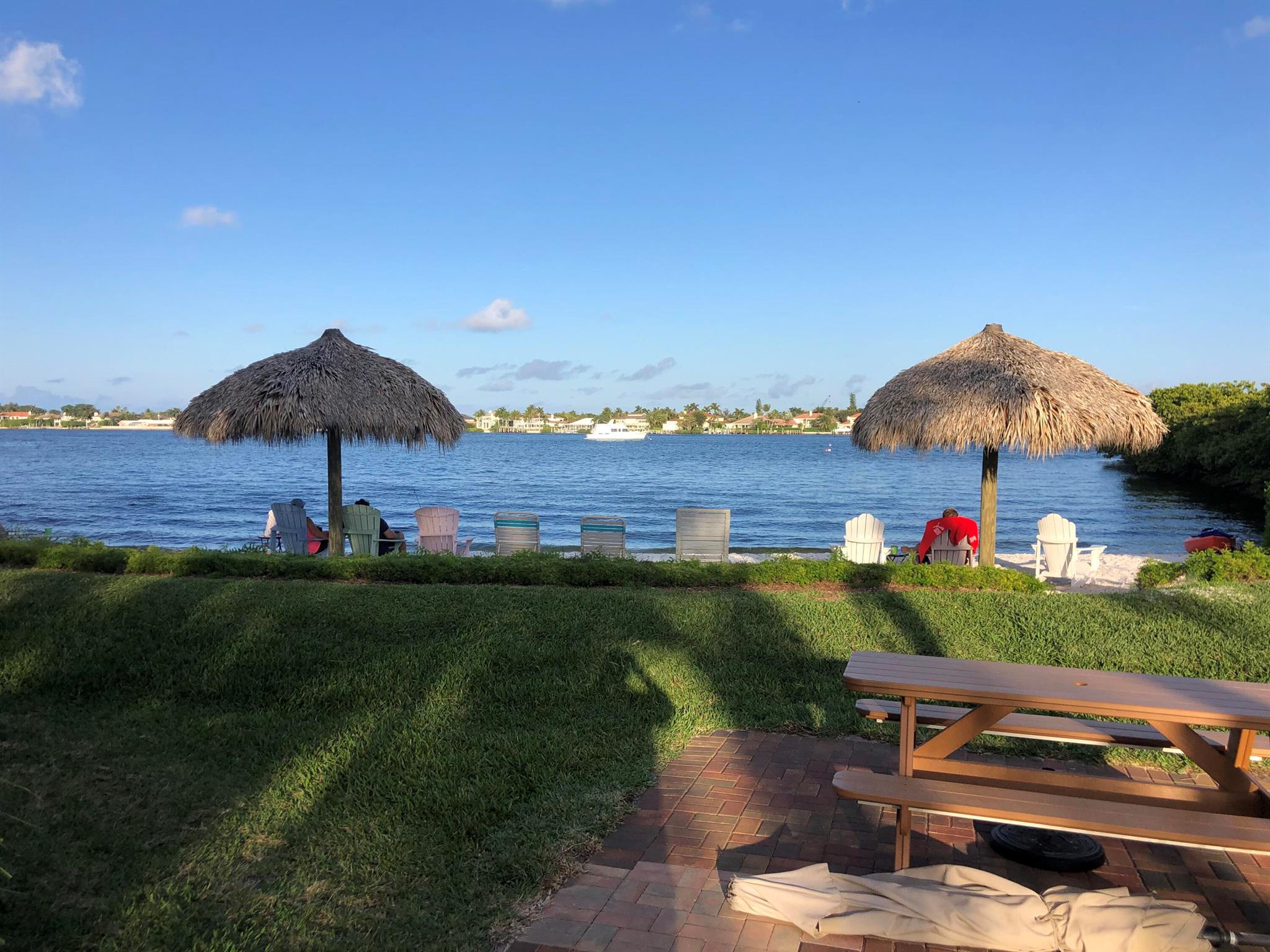 HYPOLUXOS MARINERS CAY CONDO - Residential