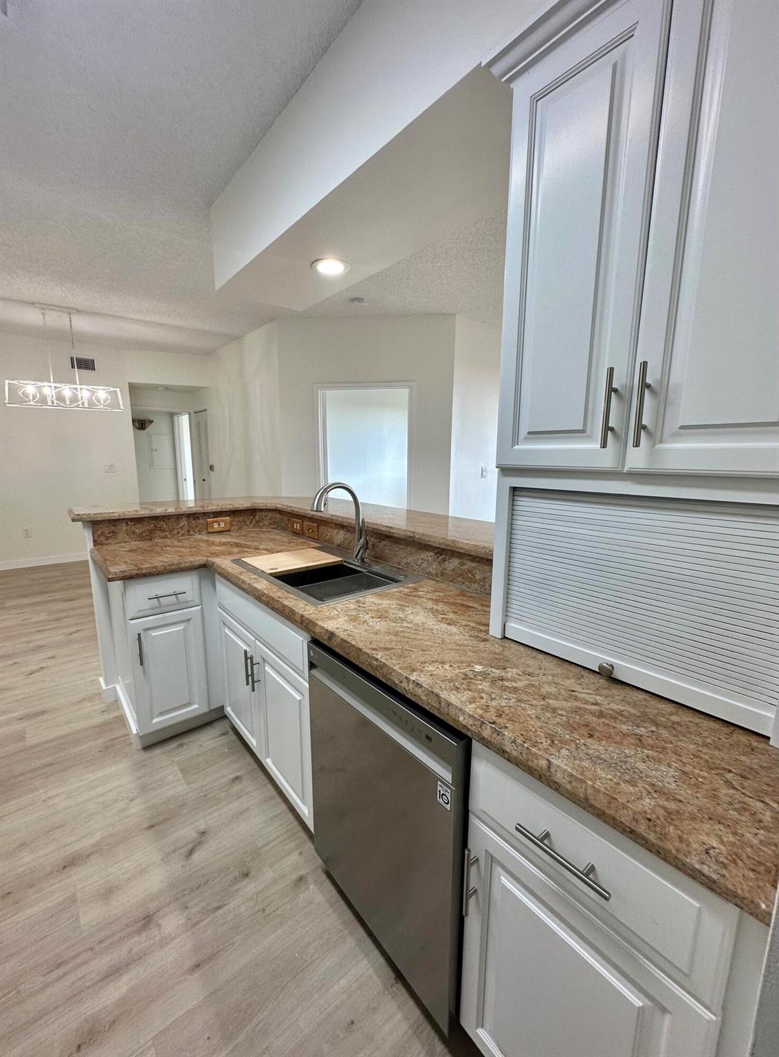 HYPOLUXOS MARINERS CAY CONDO - Residential