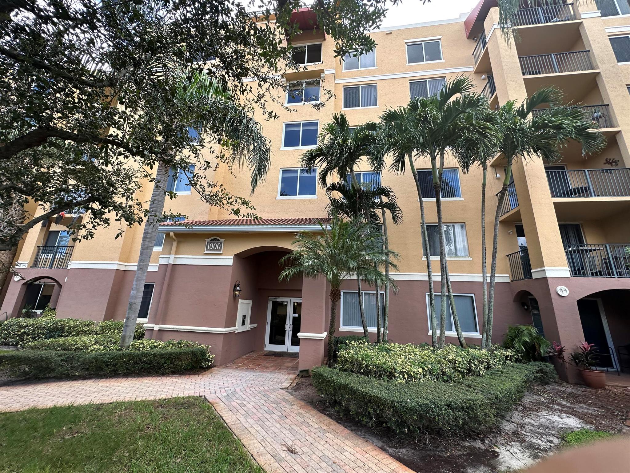 HYPOLUXOS MARINERS CAY CONDO - Residential