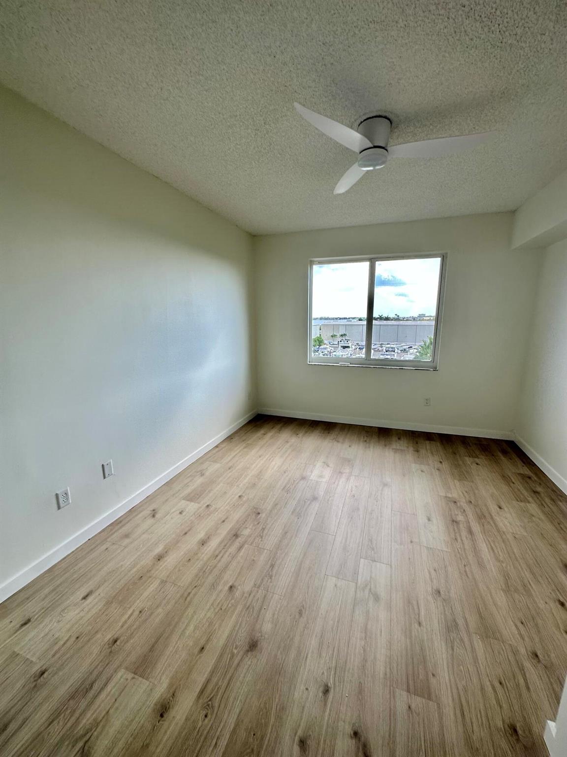 HYPOLUXOS MARINERS CAY CONDO - Residential