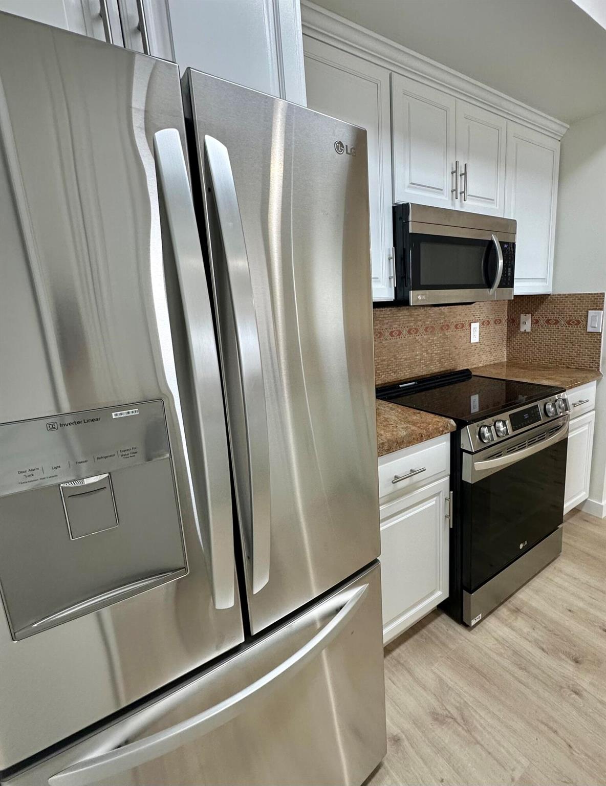 HYPOLUXOS MARINERS CAY CONDO - Residential