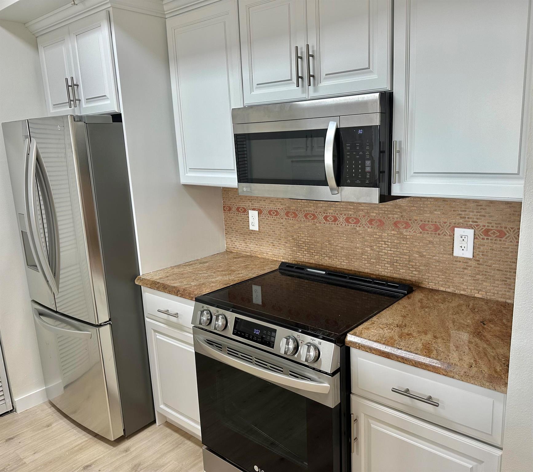 HYPOLUXOS MARINERS CAY CONDO - Residential