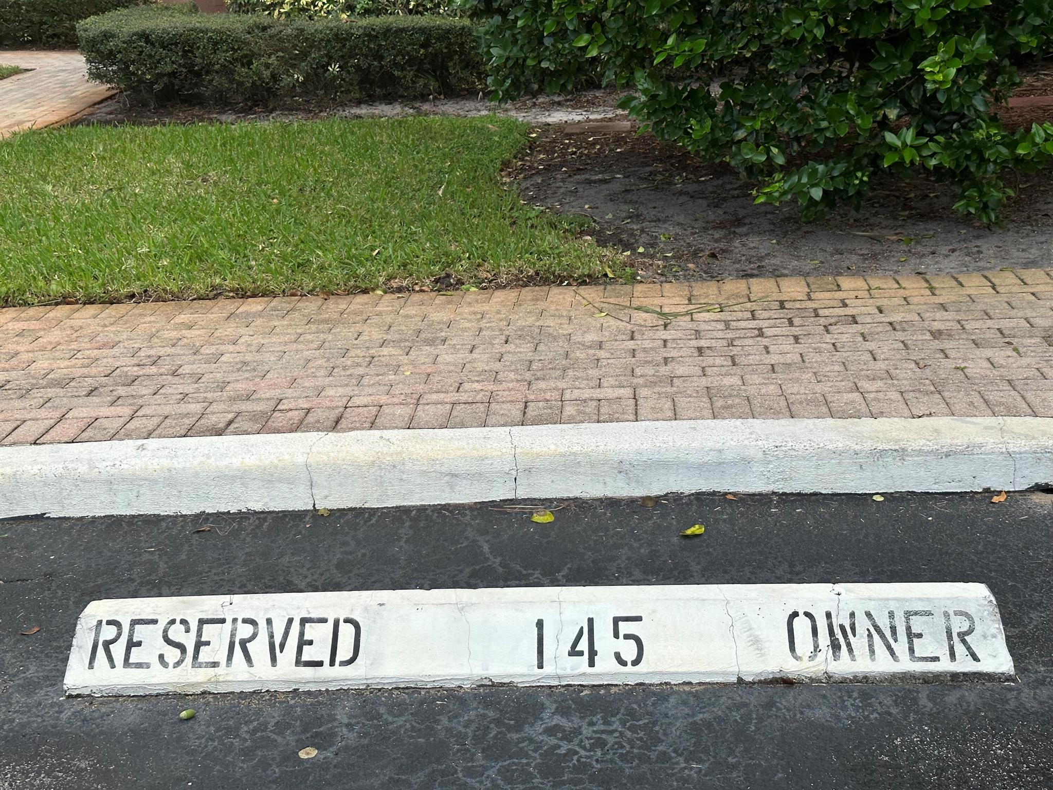 HYPOLUXOS MARINERS CAY CONDO - Residential