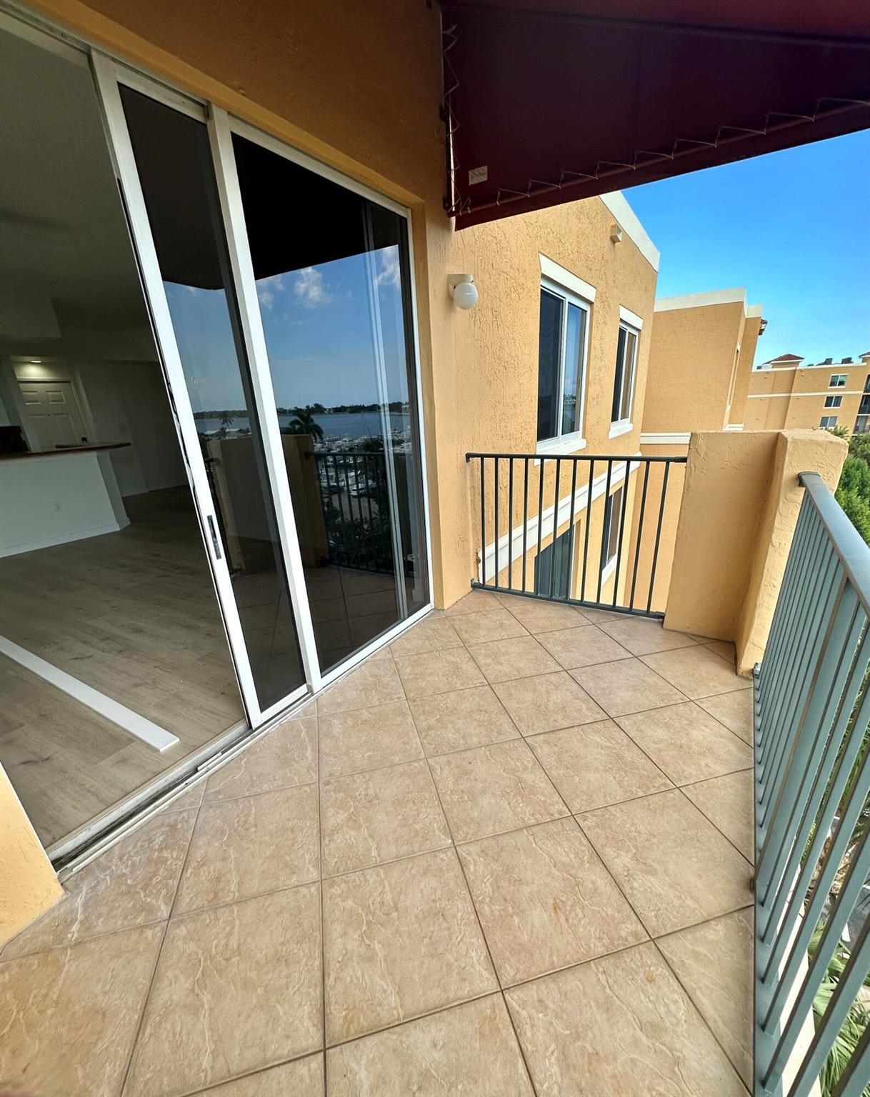 HYPOLUXOS MARINERS CAY CONDO - Residential