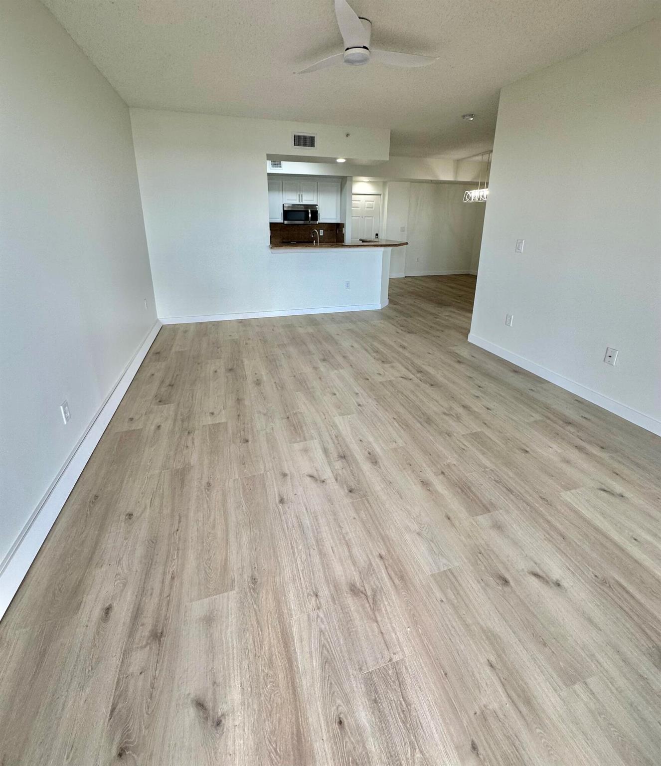 HYPOLUXOS MARINERS CAY CONDO - Residential