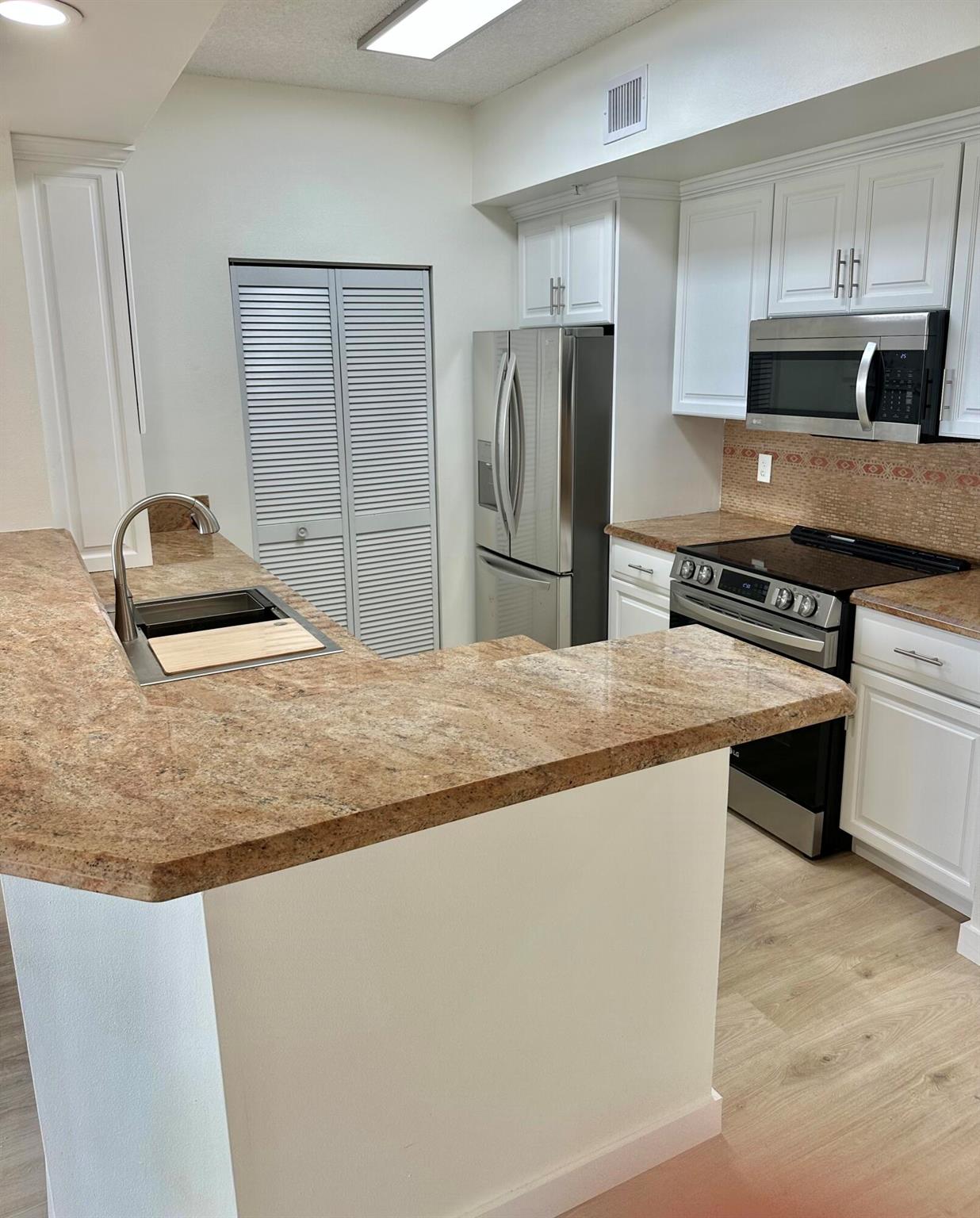 HYPOLUXOS MARINERS CAY CONDO - Residential