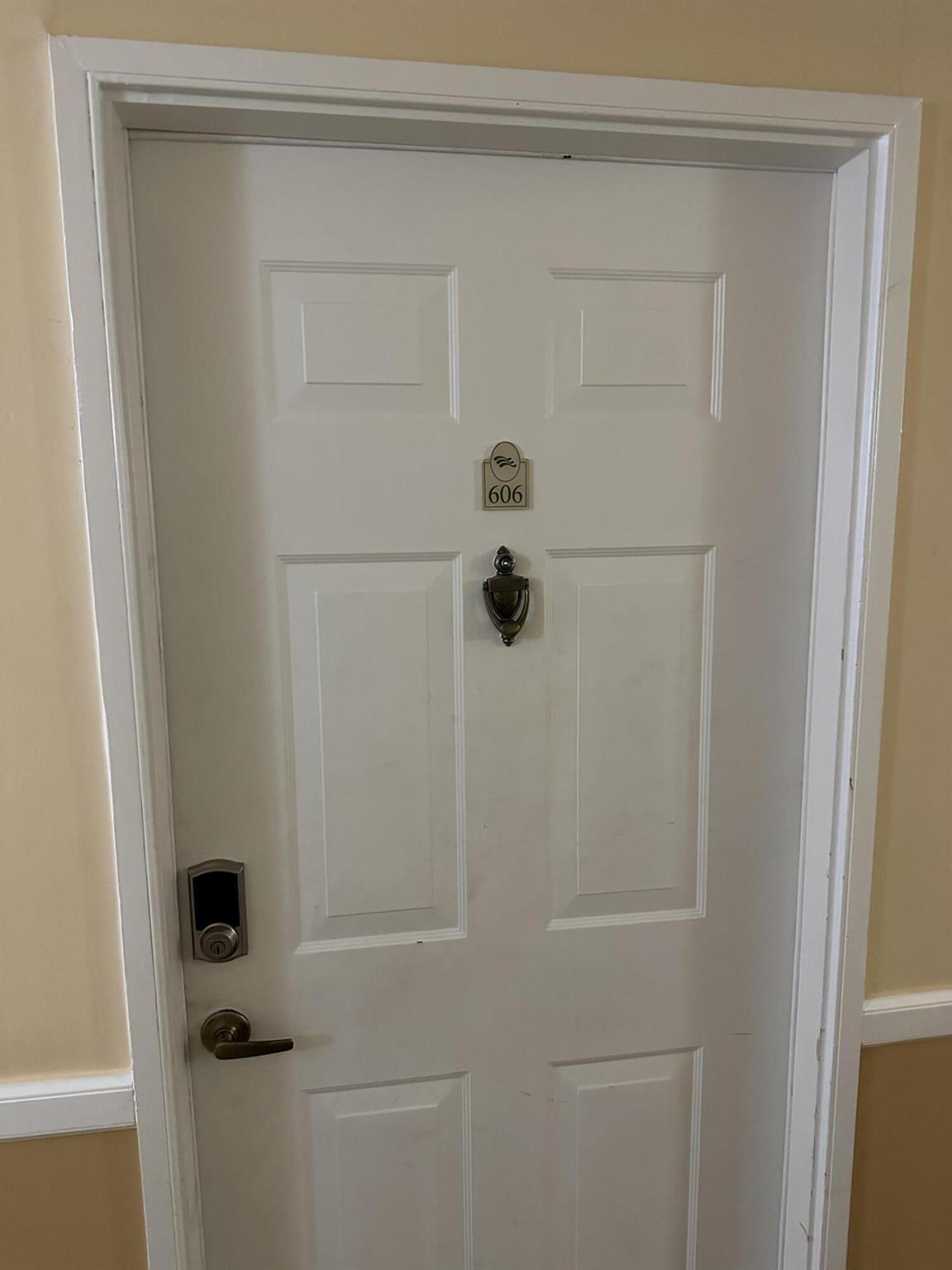 HYPOLUXOS MARINERS CAY CONDO - Residential