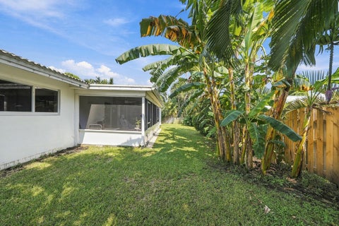 Tiny photo for 612 NE 24th Avenue, Pompano Beach, FL 33062 (MLS # B26087967)