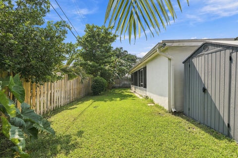 Tiny photo for 612 NE 24th Avenue, Pompano Beach, FL 33062 (MLS # B26087967)