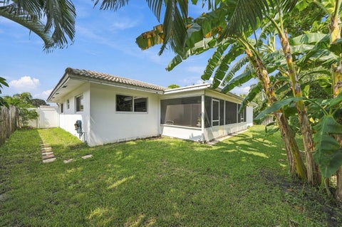 Tiny photo for 612 NE 24th Avenue, Pompano Beach, FL 33062 (MLS # B26087967)